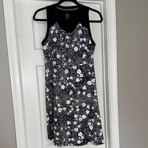 Title Nine Diamalete Floral Black White Sleeveless Stretchy Athletic Dress